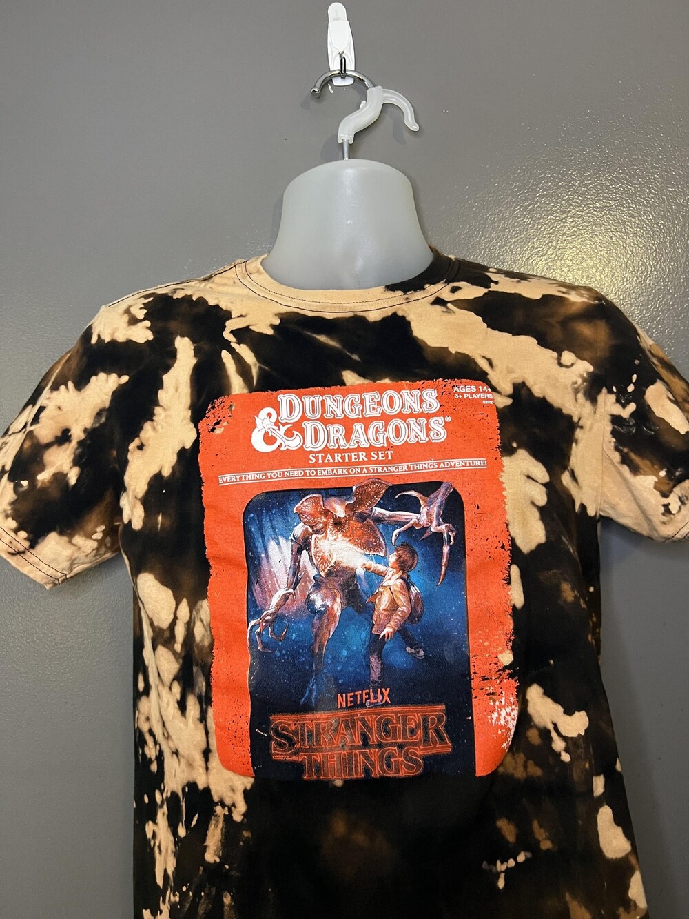 Stranger Things Shirt Mens Medium Black Tie Dye Dungeons & Dragons Graphic Tee